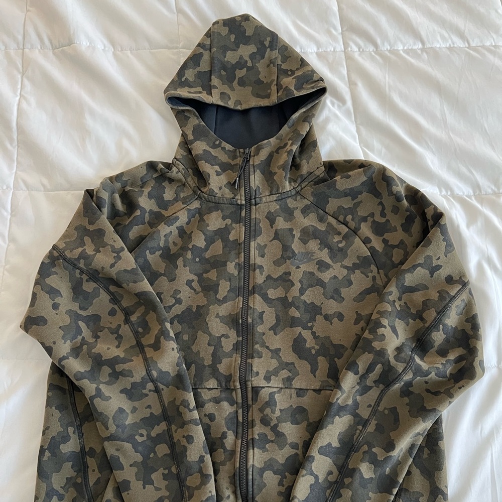 Nike Men’s Zip-up Sweatshirt